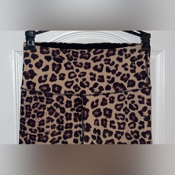 Good American Core Strength Leggings in Cheetah - Women’s Size S - Picture 5 of 12